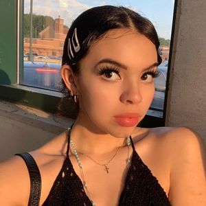 Meet your Posher, Adriana